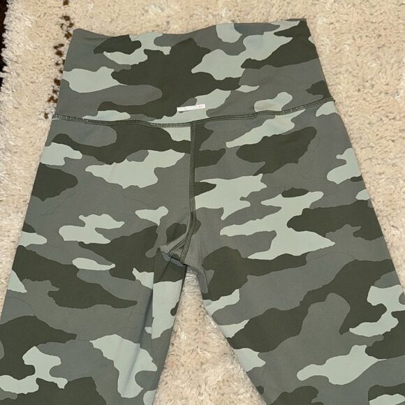 AERIE Buttery Soft Camo Leggings 💚 - Picture 4 of 7